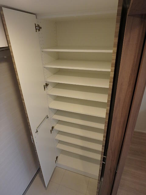 調布市小島町３丁目の賃貸マンションの収納