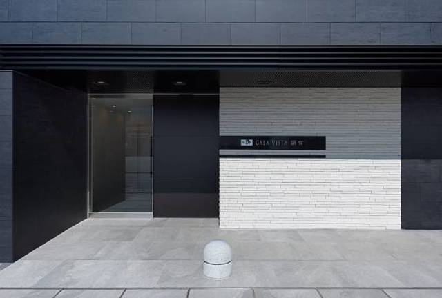 調布市小島町３丁目の賃貸マンションのエントランス