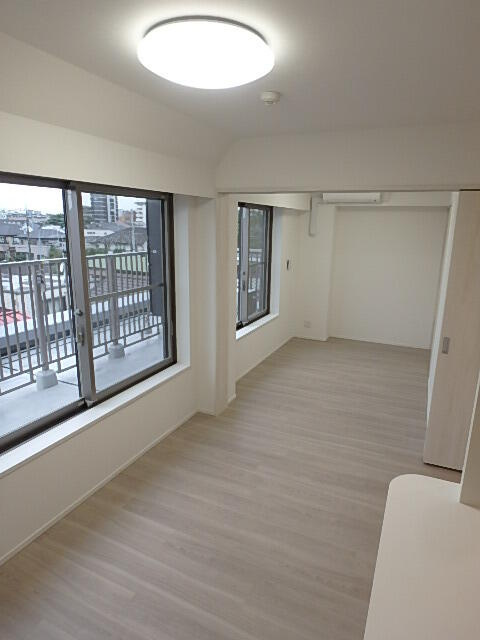 調布市小島町３丁目の賃貸マンションの居間・リビング