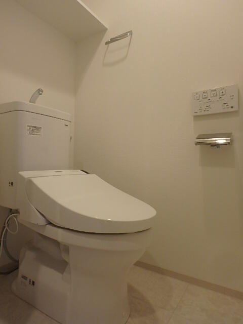 調布市小島町３丁目の賃貸マンションのトイレ