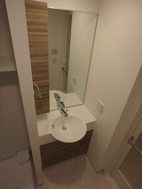 調布市小島町３丁目の賃貸マンションの洗面所