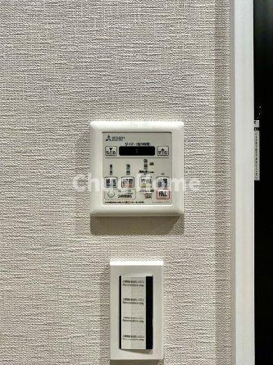 【冷暖房・空調設備】 | 洋伸東大島マンション | 【浴室乾燥機】暖房・冷風・換気・乾燥が可能です。毎日を快適に過ごせるうれしい機能が揃っています。雨の日の洗濯物も安心です。