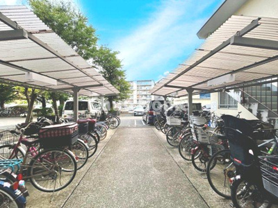 【駐輪場】 | 洋伸東大島マンション | 【自転車置き場】最新の空き状況や費用などの詳細は担当スタッフまでお問い合わせください。