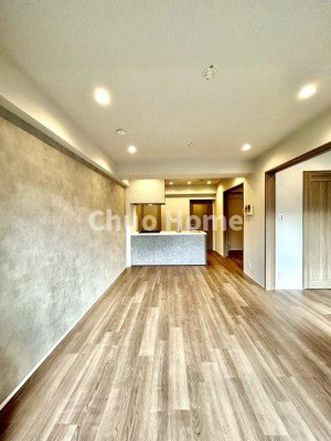 【居間・リビング】 | 洋伸東大島マンション | 【居間・リビング】「ＬＤＫは家族団らんをデザイン」広いＬＤＫでは家族が集まり一緒の時間を過ごせる工夫がされております。何気ない一日の当たり前のひとコマがいつか一生の宝物になります