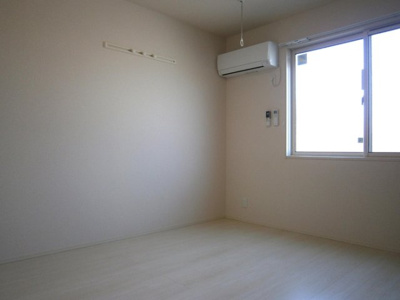 【洋室】 | フィオーレ | ゆったりした洋室です