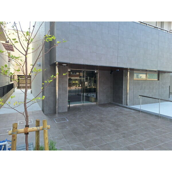 THE RESIDENCE Hのエントランス