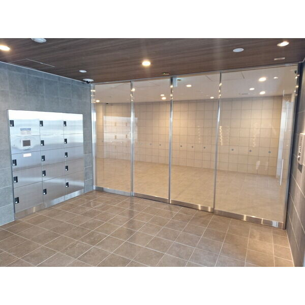 THE RESIDENCE Hのエントランス