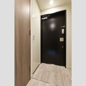 プラウドフラット亀戸ステーションプレイスの玄関