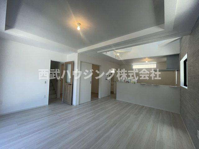 【仲介手数料無料】所沢市青葉台５期　全２棟　２号棟　新築住宅は西武ハウジング　の居間・リビング