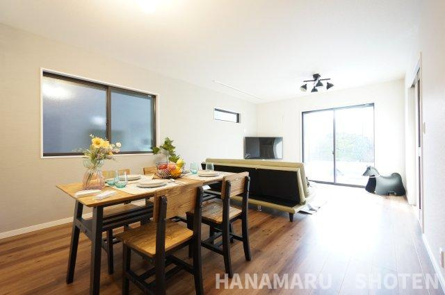 新築　千葉市緑区あすみが丘の居間・リビング|＊当日ご案内可＊ご希望の物件まとめてご案内！弊社が掲載していない物件でもOK♪お気軽にご相談ください ♪お電話でのお問合わせがスムーズ♪