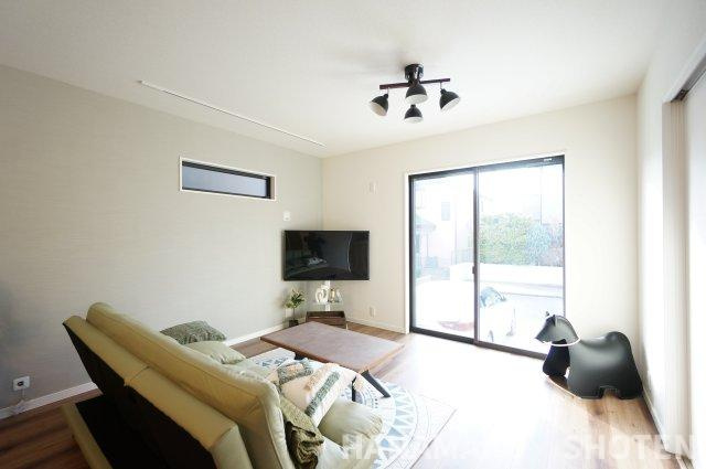 新築　千葉市緑区あすみが丘の居間・リビング|＊当日ご案内可＊ご希望の物件まとめてご案内！弊社が掲載していない物件でもOK♪お気軽にご相談ください ♪お電話でのお問合わせがスムーズ♪