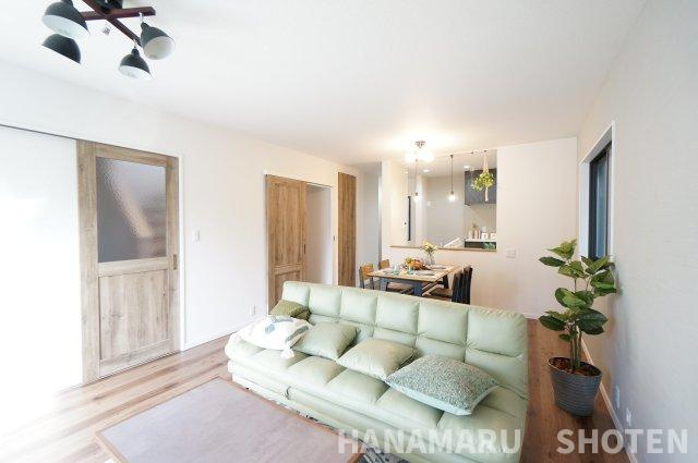 新築　千葉市緑区あすみが丘の居間・リビング|＊当日ご案内可＊ご希望の物件まとめてご案内！弊社が掲載していない物件でもOK♪お気軽にご相談ください ♪お電話でのお問合わせがスムーズ♪