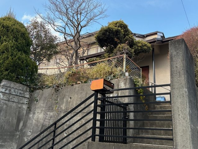 細山戸建のエントランス