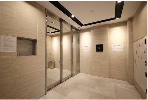 ニューミラ明大前のロビー