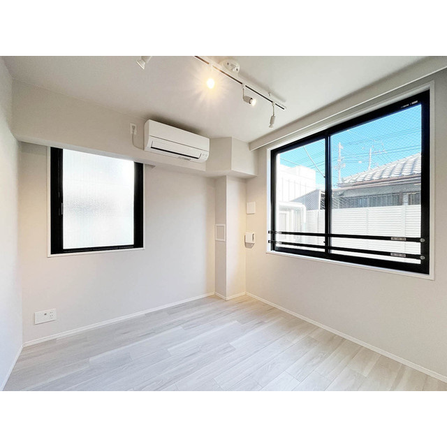 ラ・ペルラ下北沢の居間・リビング