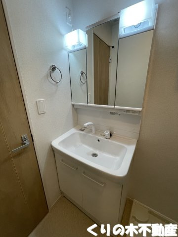 【洗面所】 | シッフバオ　シティ　今治 | 明るい洗面所です