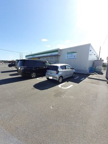 ワイアンドエス　Ａの周辺|ファミリーマート宇部妻崎開作店まで1000m