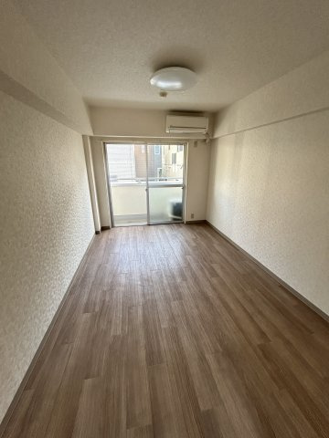 神明マンションの洋室