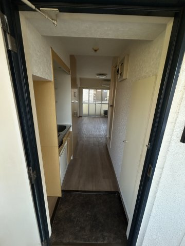 神明マンションの玄関