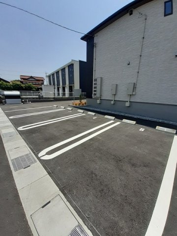 ララ・カッツェ・Ｕの駐車場