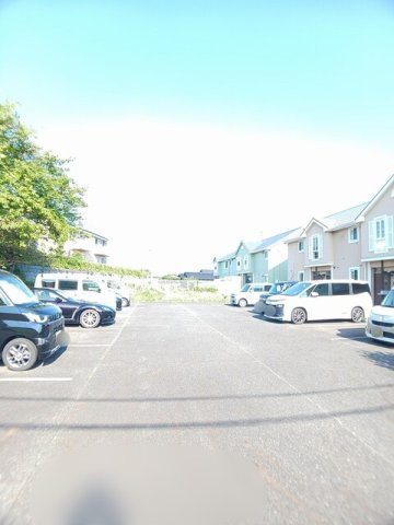 ジョリフルールの駐車場