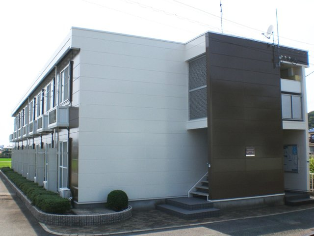 レオパレス川添の外観