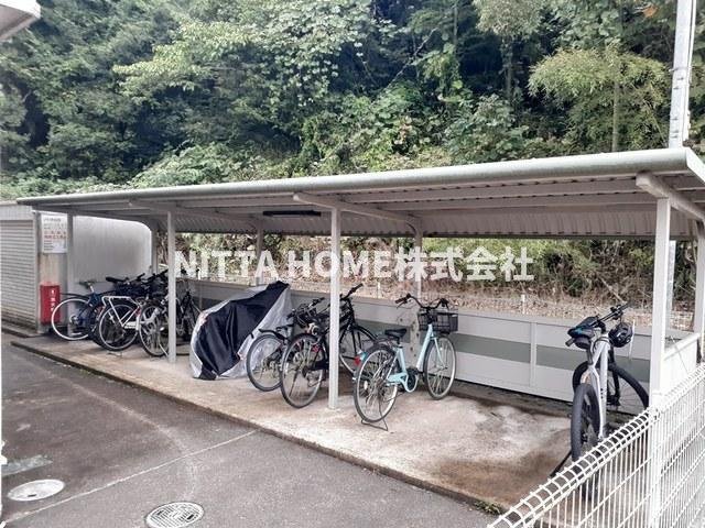 サンライズ福田Ｂのその他共用部分|屋根付きの駐輪場があります◎
