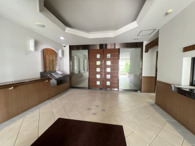 ポレスター医大前のエントランス