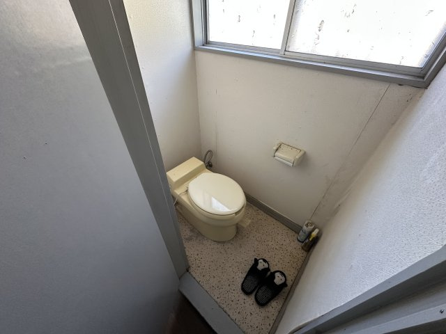 【北杜市高根町東井出】管理分譲地内にあるコンパクトな平家のトイレ