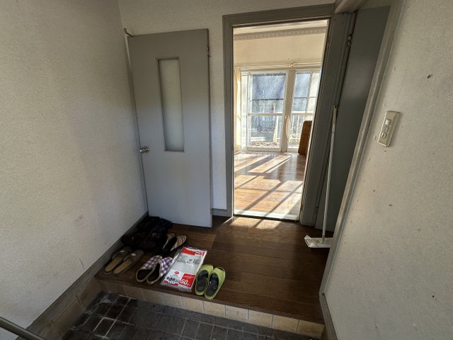 【北杜市高根町東井出】管理分譲地内にあるコンパクトな平家の玄関