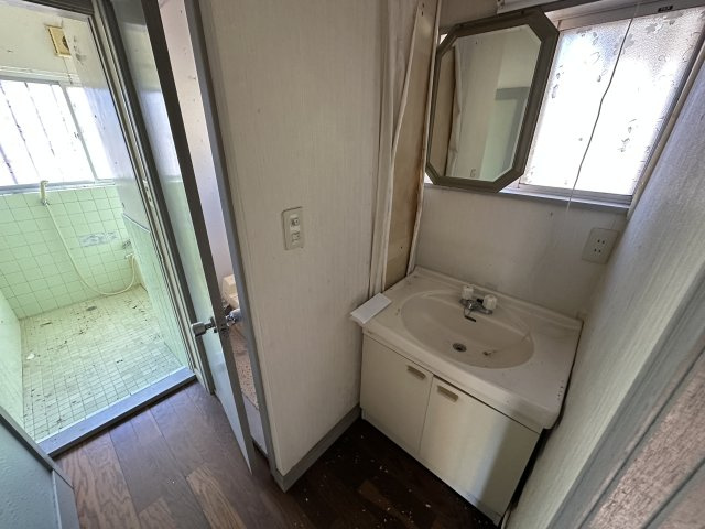 【北杜市高根町東井出】管理分譲地内にあるコンパクトな平家の独立洗面台