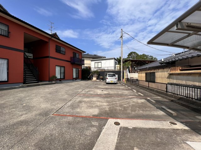 イーストヒルズの駐車場