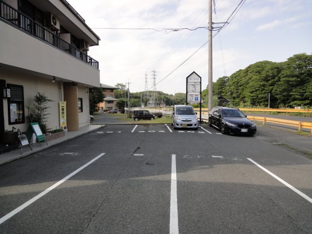 ビィウィズの駐車場
