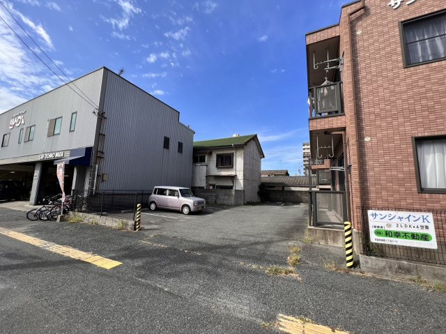 サンシャインKの駐車場