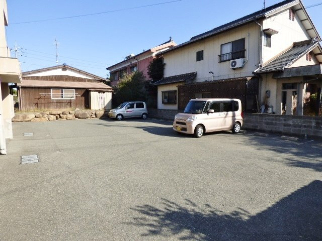 Ｙ・Ｉ壱番館の駐車場|駐車場は広いので運転が苦手な方でも駐車しやすいですよ。