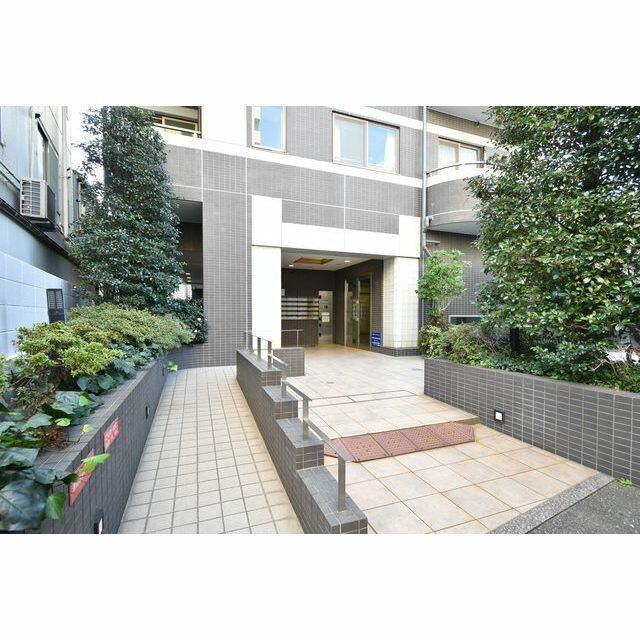 フイユ・ドール目白のエントランス