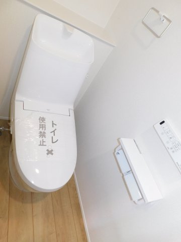 あま市七宝町川部屋敷代の新築一戸建のトイレ|◇トイレ◇　　１階・２階ウォシュレット　節水タイプ　リモコンパネル付き　