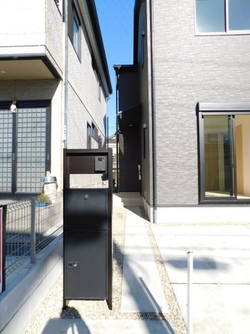 あま市七宝町川部屋敷代の新築一戸建の設備|◇宅配ＢＯＸ◇　　不在時でも荷物の受け取りが可能な宅配ＢＯＸ付きポスト！