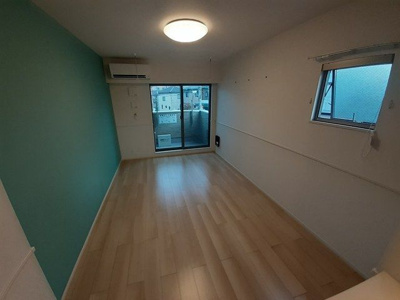 【居間・リビング】 | メルヴェーユ チーヨ | こちらのリビングで趣味の時間をお楽しみください