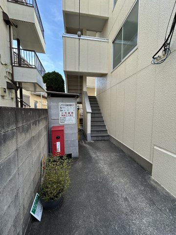 神明マンションのエントランス