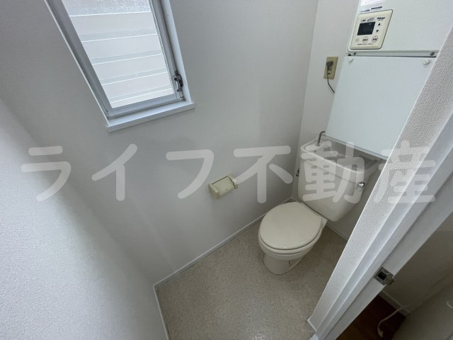 エステートピアイワサキのトイレ|ゆったりとした空間のトイレです