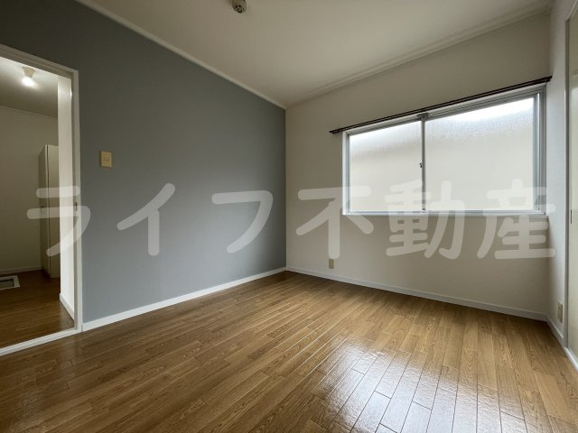 エステートピアイワサキの洋室|落ち着いた色調の洋室です