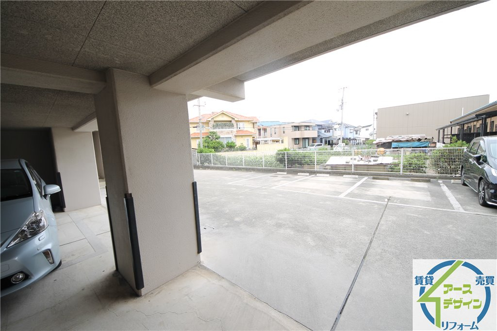 カームハイツ3番館の駐車場