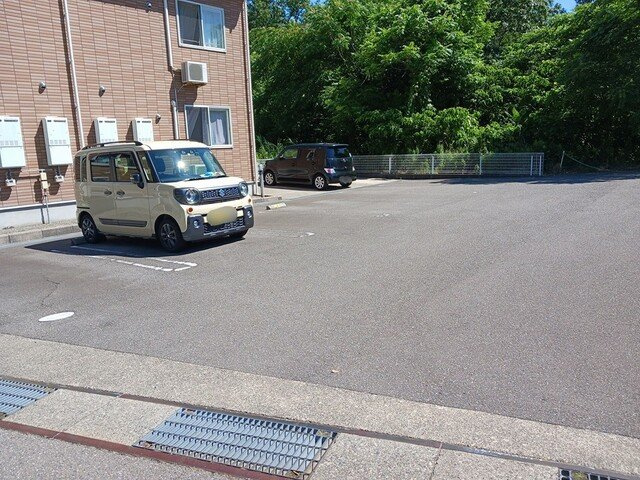 ボアメゾン　２の駐車場