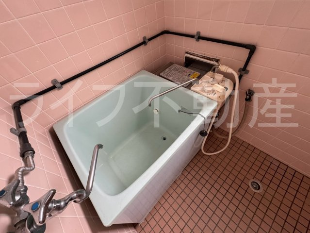 メゾン東花園の浴室|コンパクトで使いやすいお風呂です