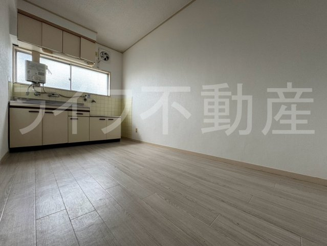 メゾン東花園のキッチン|コンパクトなキッチンで掃除もラクラク