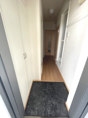 【玄関】 | レオパレス豊里Ⅱ | 収納もある玄関です