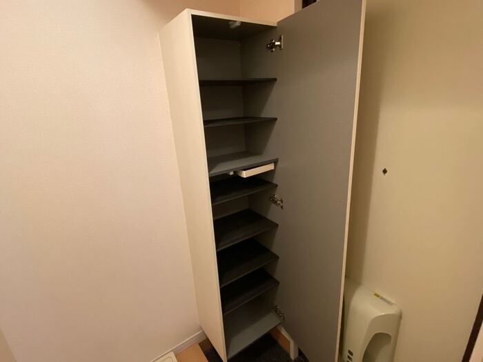 フローラ・フジタの玄関