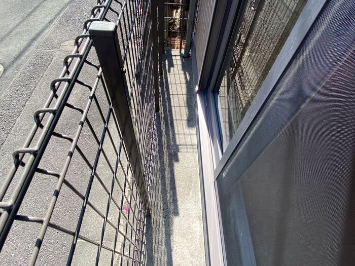 フローラ・フジタのバルコニー