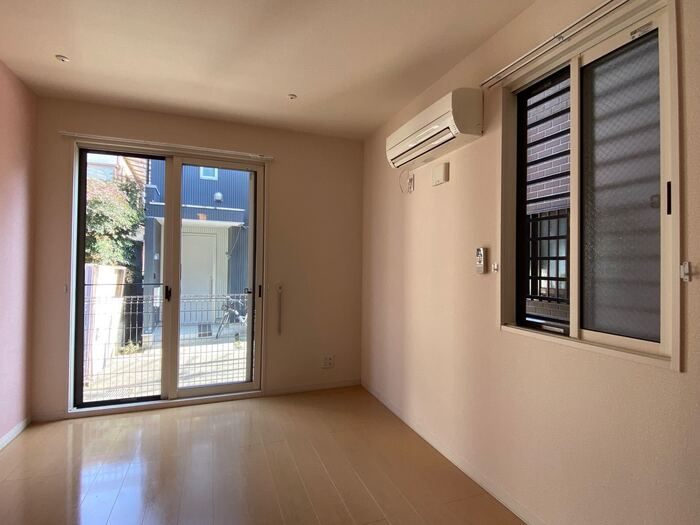 フローラ・フジタのその他